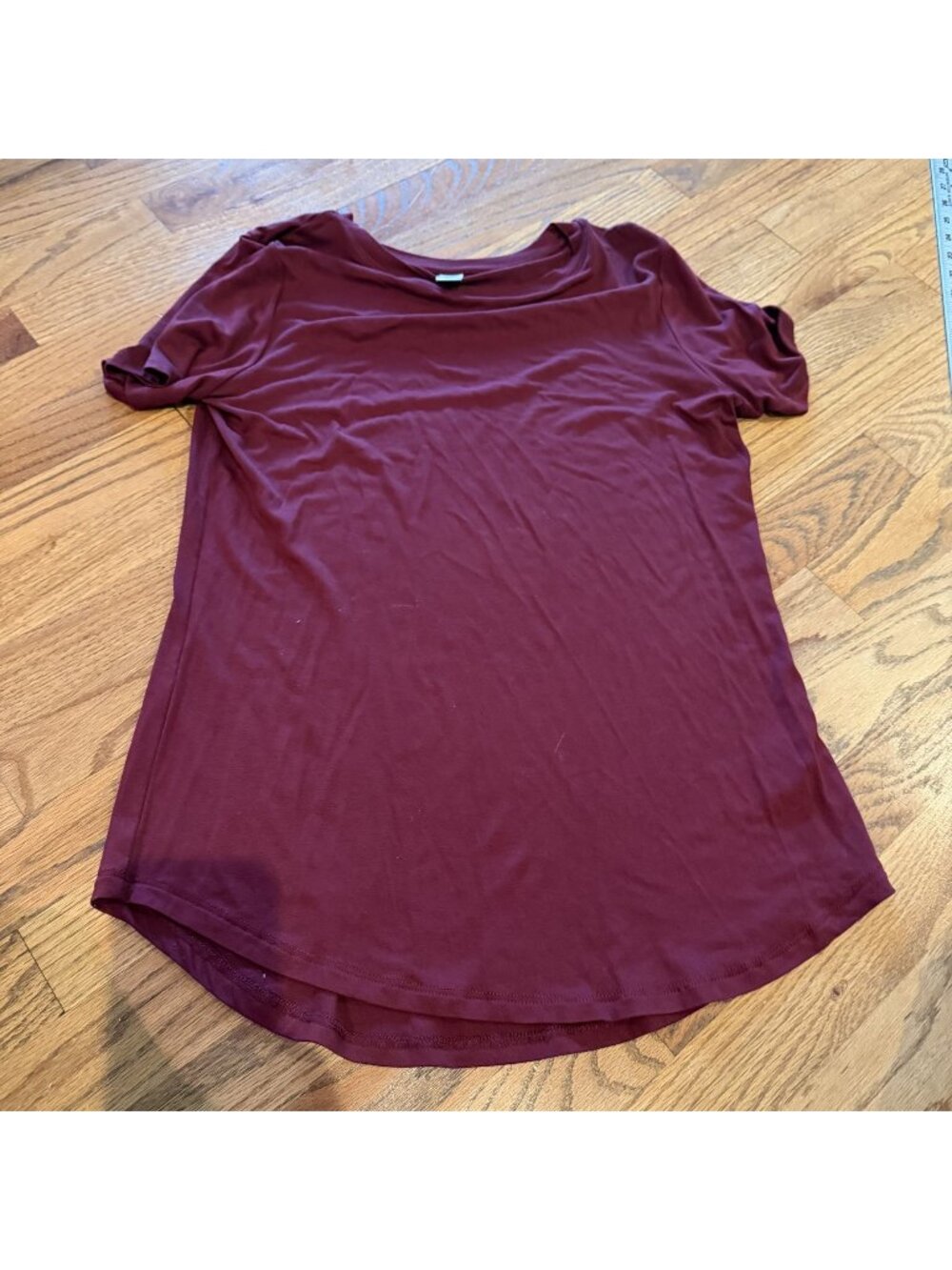 OLD NAVY WOMENS BURGUNDY RED LUXE T SHIRT SMALL
